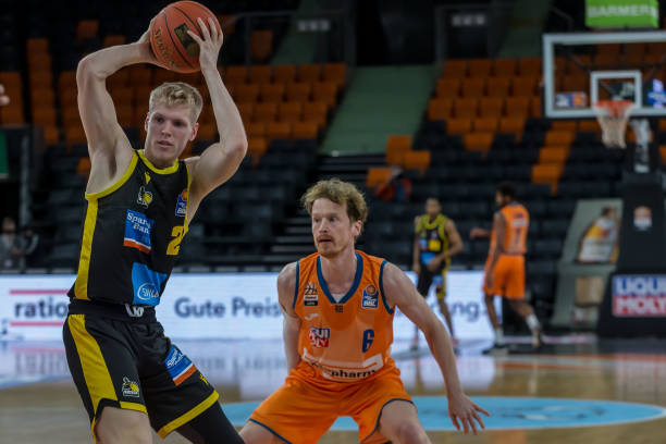 动作虽略显 动作虽略显